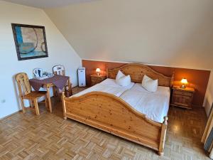 Double Room with Extra Bed room in Bed & Breakfast Grunewald