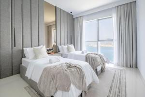 2BR Beachfront Gem with Dazzling Views of the Palm