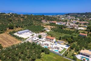 Villa Acro by Villa Plus