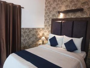 New Orange Tree Classic Fall in Mussoorie with pool & parking