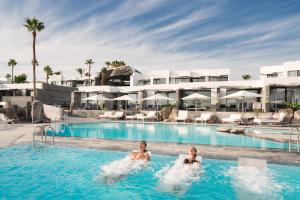 Balcon Del Mar hotel, 
Lanzarote, Spain.
The photo picture quality can be
variable. We apologize if the
quality is of an unacceptable
level.