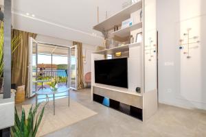 DANICA Luxury SeaSide Apartment
