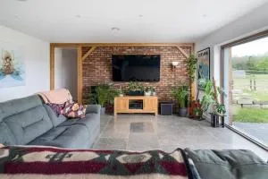 Modern 4 Bed Bungalow - Peaceful Rural Setting Pass the Keys - Caldecote