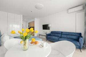 Aquamarina Prima Studio Apartments by the BEACH by Renters