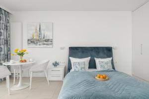 Aquamarina Prima Studio Apartments by the BEACH by Renters