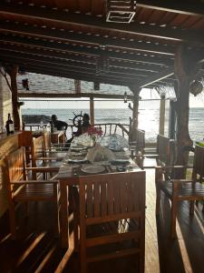 White Sand Villa - Beach front