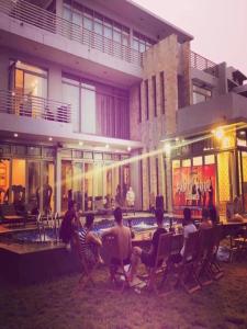 Chuỗi Villa 9 Ngủ Tuần Châu - Sân vườn - Bể bơi rộng - view biển