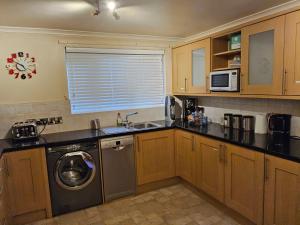 Bespoke Bungalow Salford Quays - Garden, WiFi and Parking