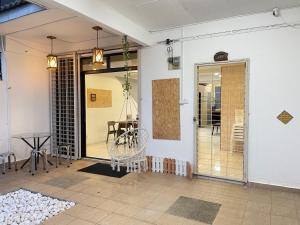 8min Port Dickson beach 17pax Pet Friendly