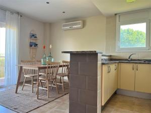 Apartamento con AA, piscina, parking, cerca del centro y la playa - ES-89-110