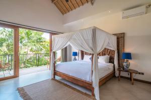 Puri Aman - Unique & Lush 3BR Pool Villa - Next to Gigi Susu & Walk to Beach