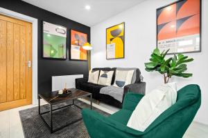 Modern 3 Bedroom Apartment - Terrace - Near City Centre - WiFi - Smart TV 1MR