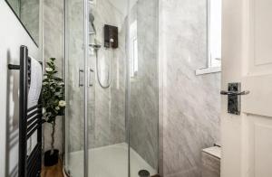 The Boat House Sleeps 4 Pet Friendly