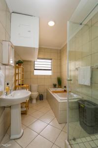 Madriko 23 - Spacious Midtown Langebaan Beach Apartment