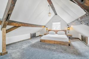 Quirky Retreats - Chester Rose