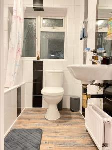 Romford Town House - 4-5 Bedroom