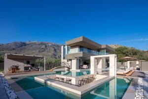 Elinor Villa - Nature Retreat amidst Mountains & Lake by etouri