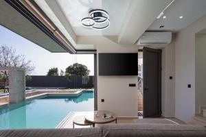 Elinor Villa - Nature Retreat amidst Mountains & Lake by etouri