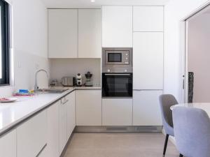 Panoramic E Apartment - Rooftop Pool & Sea View