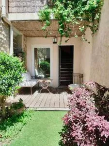 La magnanerie colorée. (5 personnes, 3 chambres) - Ancône