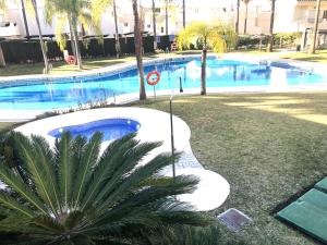 STYLISH TOWNHOUSE IN BEACHFRONT COMPLEX