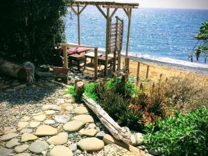 Shambala Beach House-where mountains meet the sea