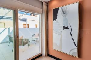 Apartment with terrace steps from beach REMS