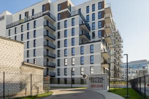 Luxurious Apartments in Warsaw with Sauna and Gym by Renters Prestige