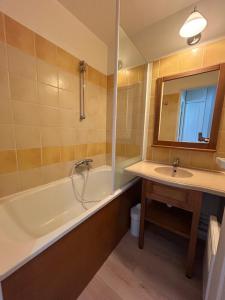 Appt HAMEAU DU LAC (apt 142) avec piscine et vue sur le lac