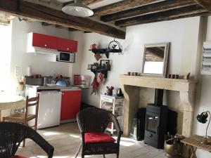 Maisons de vacances L-Atelier de Pierre 1-Bed Cottage in Pousseaux : photos des chambres