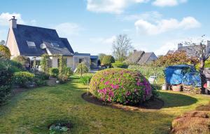 Maisons de vacances Cozy Home In Locquenole With Kitchen : photos des chambres