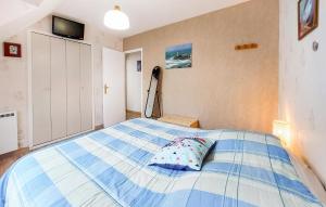 Maisons de vacances Cozy Home In Locquenole With Kitchen : photos des chambres