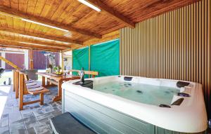 Stunning Home In Ivanska