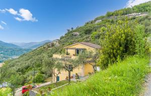 Lovely Apartment In Cogorno With Wifi