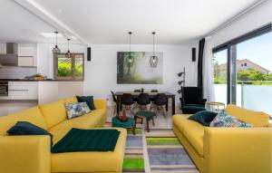 Awesome Home In Njivice