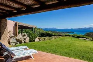 Villa with Private Garden, Parking & Shared Pool! - Abbiadori