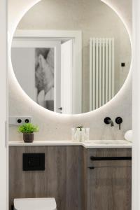 Luxurious Apartments in Warsaw with Sauna and Gym by Renters Prestige