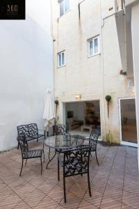4BR Home in Prime Location Just Off the Promenade by 360 Estates