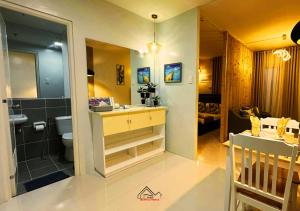 Entire Studio with Balcony, FREE Pool, FREE Parking & FREE Gym near Airport - B2 5Chrysolite
