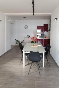 Apartments by the sea Medici, Omis - 19168