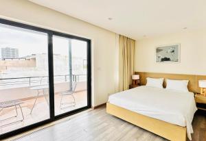 Biệt thự nguyên căn, 5 phòng ngủ, bể bơi chung, cách bãi biển 100m