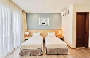 Biệt thự nguyên căn, 5 phòng ngủ, bể bơi chung, cách bãi biển 100m