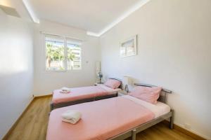 Cannes Croisette Beach - Spacious 2 Bedroom and Terrace