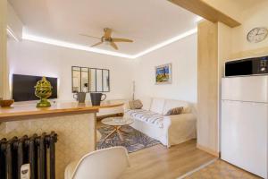 Cannes Croisette Beach - Spacious 2 Bedroom and Terrace