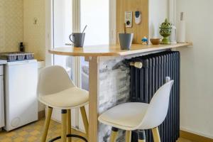 Cannes Croisette Beach - Spacious 2 Bedroom and Terrace