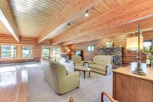 Vacation Rental with Golf Course Views!