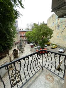 Тиха квартира з балконом в центрі біля Оперного театру!