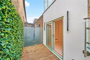 Bright 3BR Duplex in Fulham with Terrace