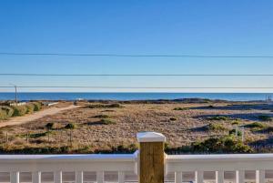 Luxurious 7BR Beach Home Ocean Views, Pool, Hot Tub