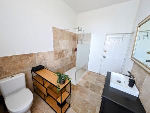 Maison de style tout confort, position idéale, avec clim et petit extérieur